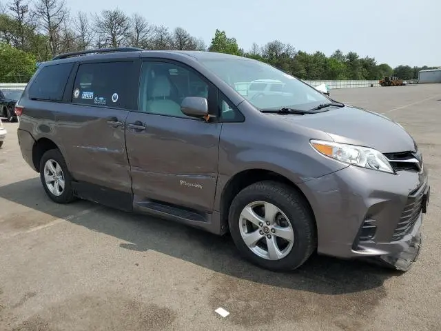2020 TOYOTA SIENNA LE  