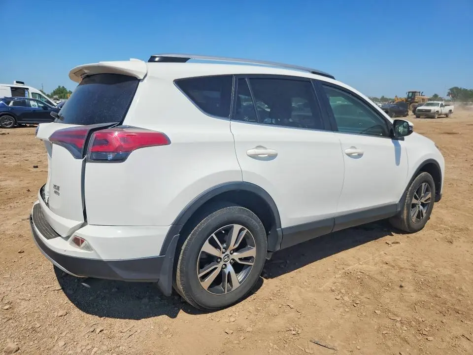 2017 TOYOTA RAV4 XLE  