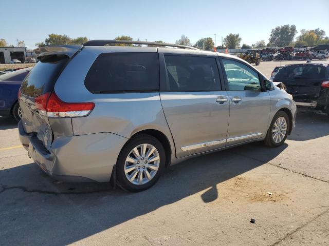 2013 TOYOTA SIENNA XLE