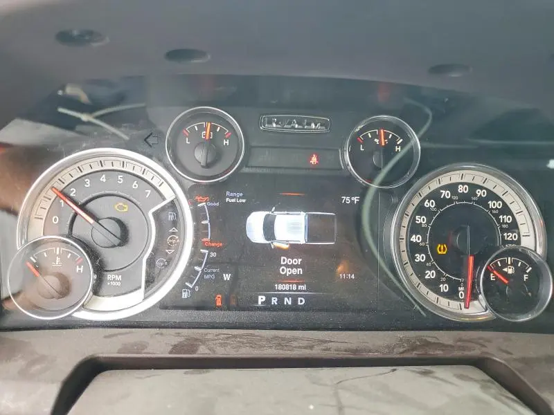 2016 RAM 1500 SLT  
