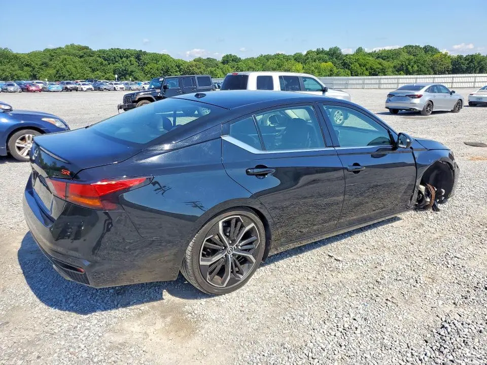 2024 NISSAN ALTIMA SR  