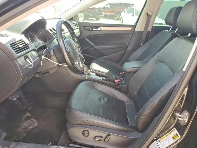 2015 VOLKSWAGEN PASSAT SE  