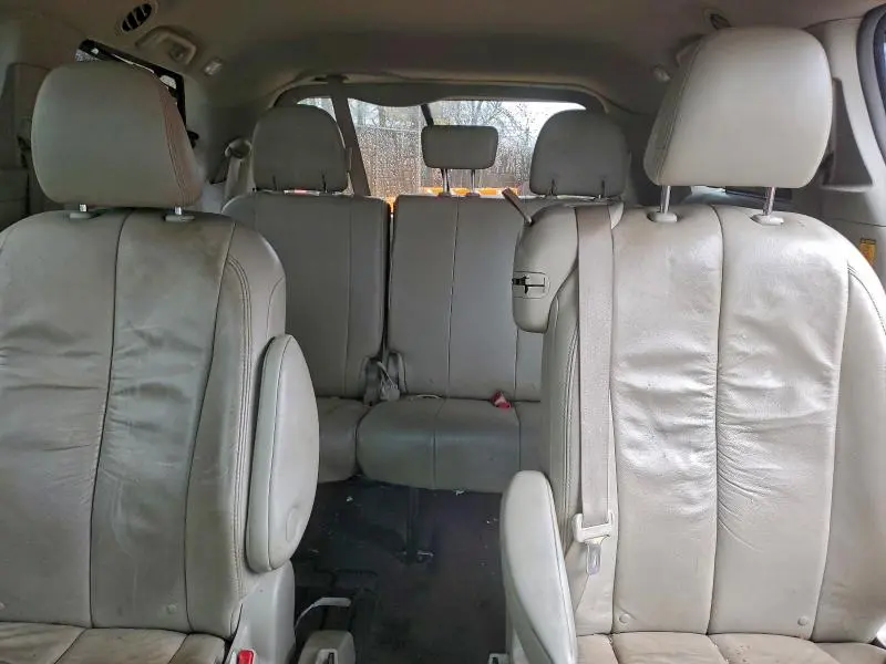 2011 TOYOTA SIENNA XLE  