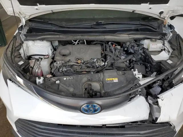 2022 TOYOTA SIENNA LE  
