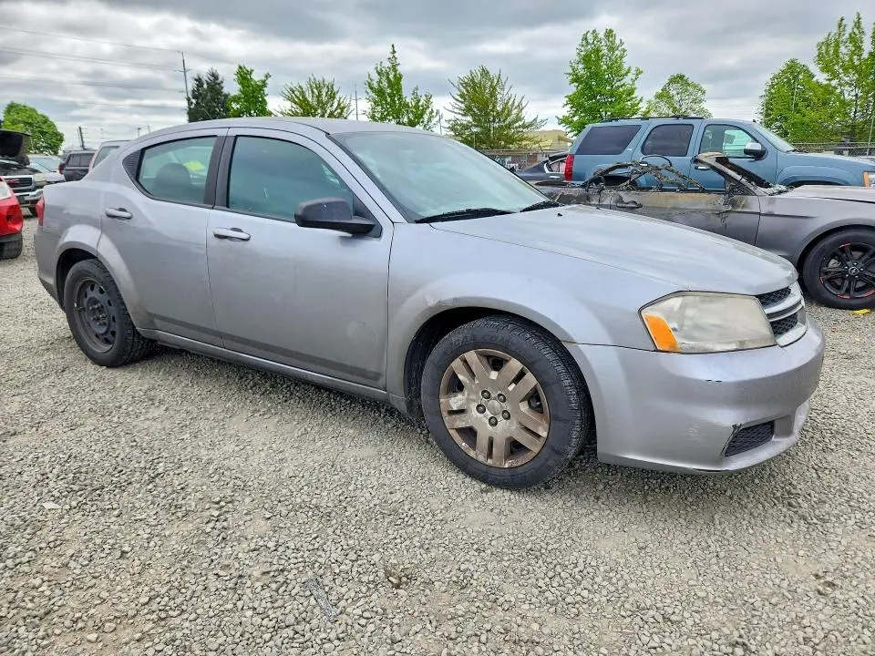 2013 DODGE AVENGER SE  