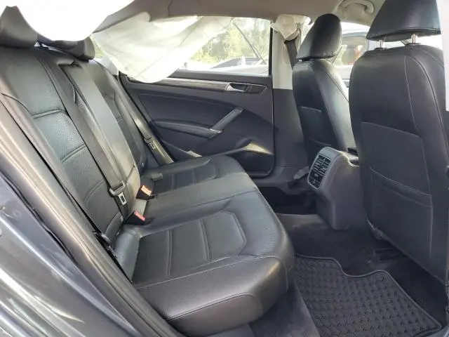2016 VOLKSWAGEN PASSAT SE