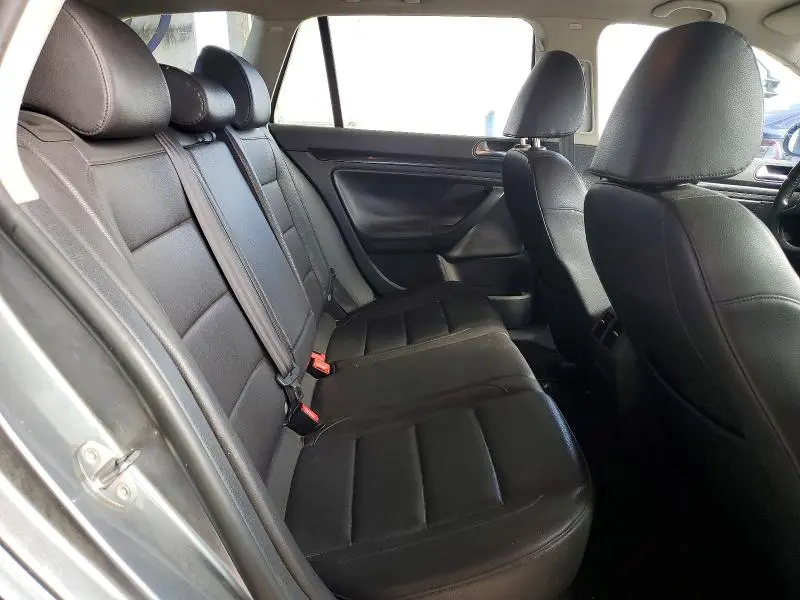 2011 VOLKSWAGEN JETTA TDI  