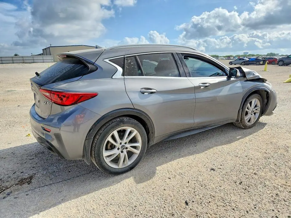 2019 INFINITI QX30 LUXE  