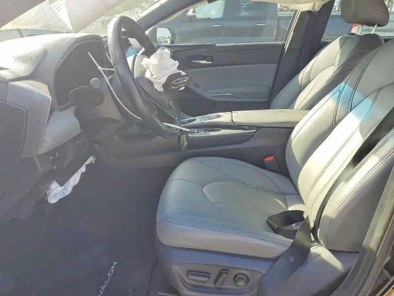 2019 TOYOTA AVALON XLE  