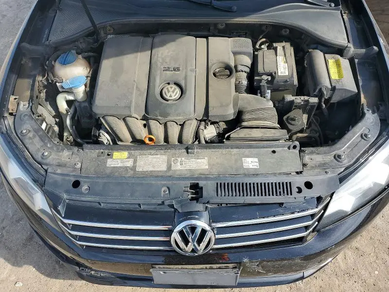 2013 VOLKSWAGEN PASSAT SE  