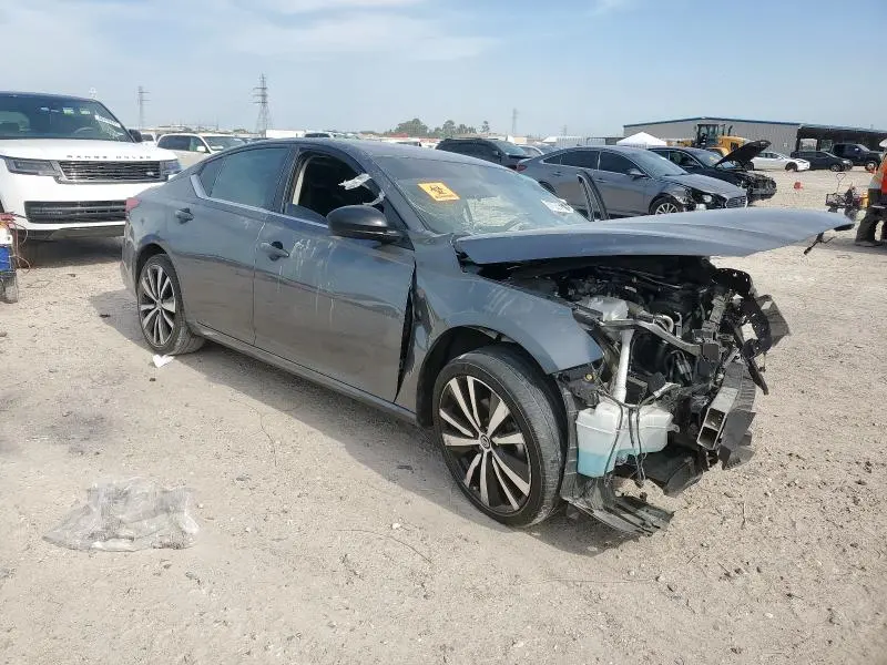 2022 NISSAN ALTIMA SR  