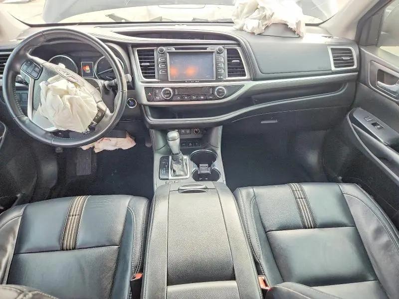 2018 TOYOTA HIGHLANDER SE  