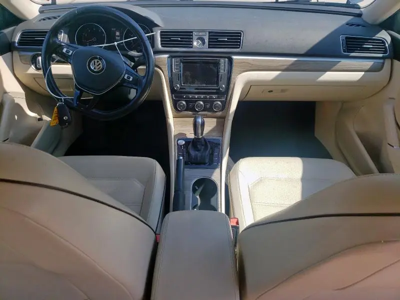 2017 VOLKSWAGEN PASSAT SE  