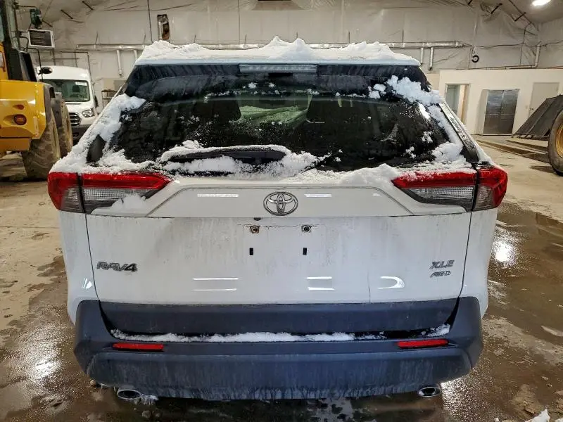 2019 TOYOTA RAV4 XLE  