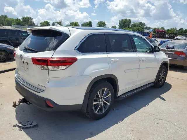 2017 TOYOTA HIGHLANDER SE  