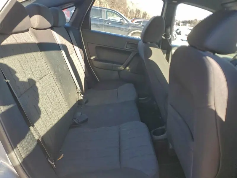 2010 FORD FOCUS SE  