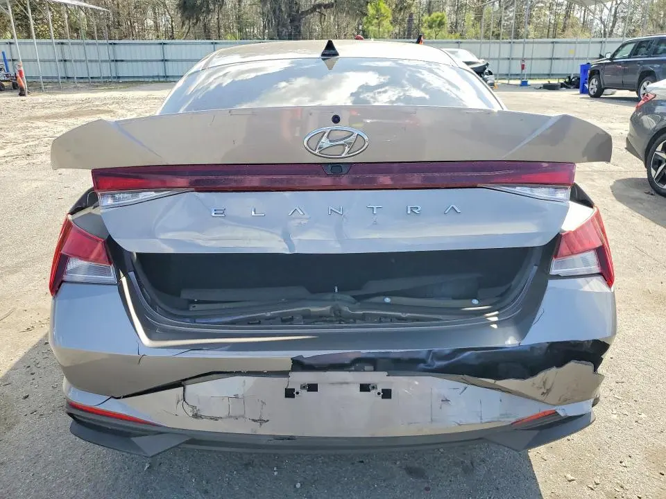 2021 HYUNDAI ELANTRA SEL  