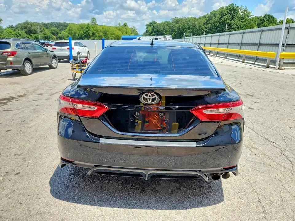 2019 TOYOTA CAMRY SE  