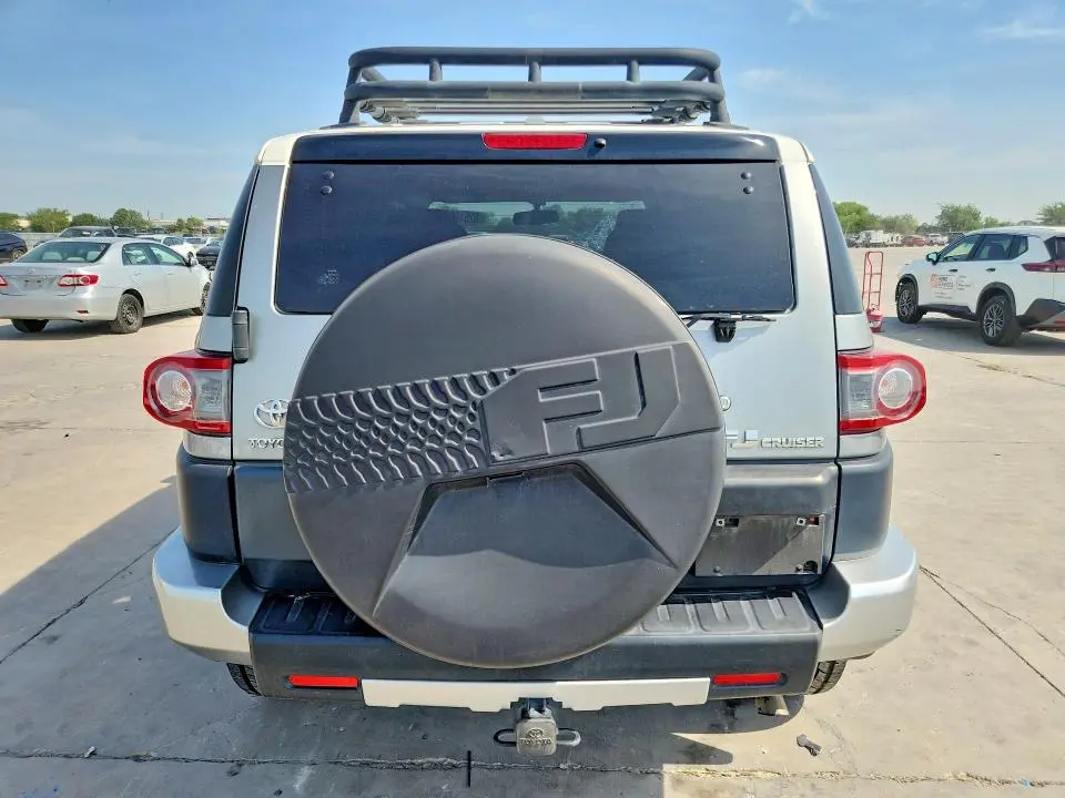 2012 TOYOTA FJ CRUISER BASE  