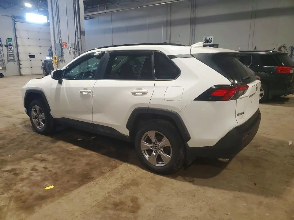 2022 TOYOTA RAV4 XLE  