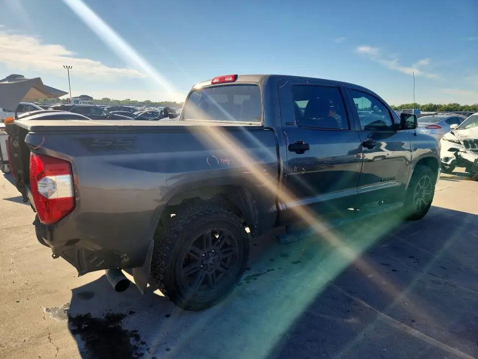 2018 TOYOTA TUNDRA CREWMAX SR5  