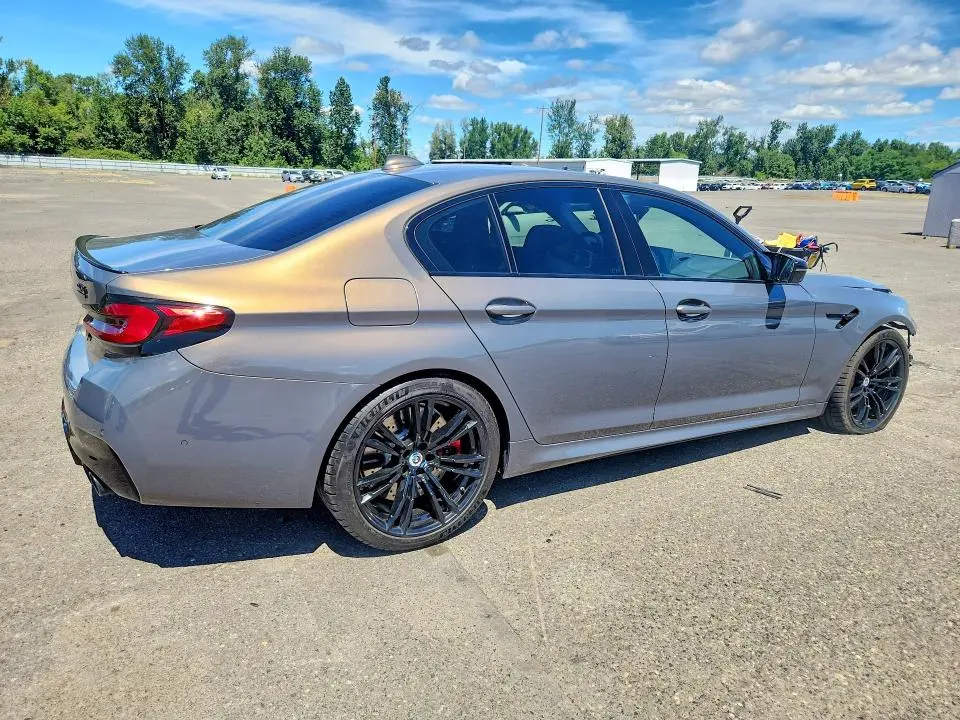 2022 BMW M5   