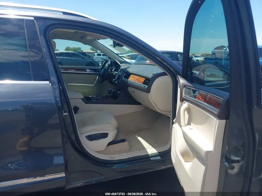 2011 VOLKSWAGEN TOUAREG TDI LUX