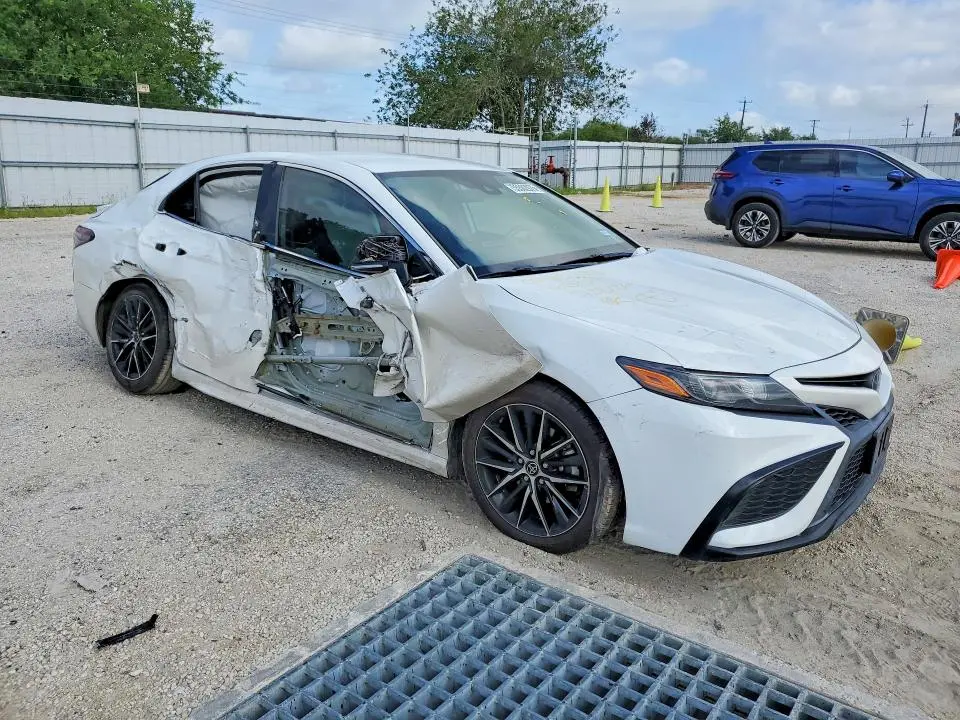 2022 TOYOTA CAMRY   