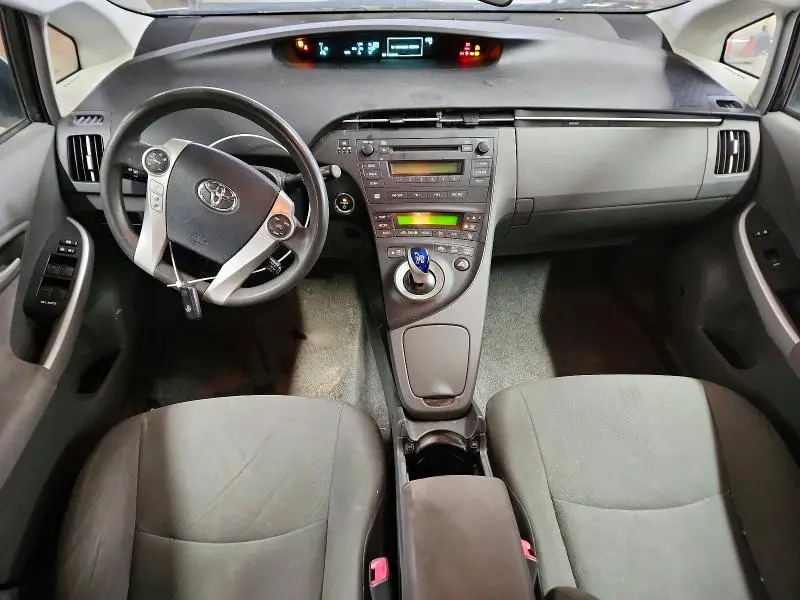 2010 TOYOTA PRIUS III  