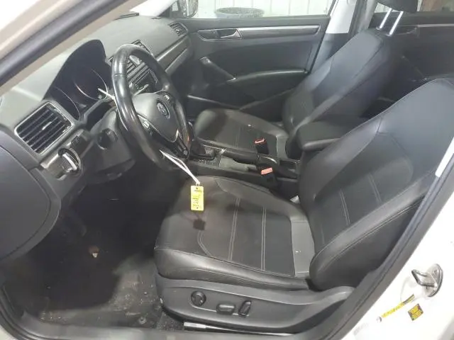 2017 VOLKSWAGEN PASSAT SE  