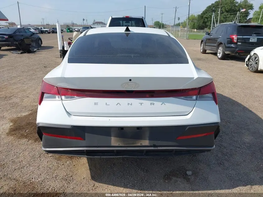 2025 HYUNDAI ELANTRA SE
