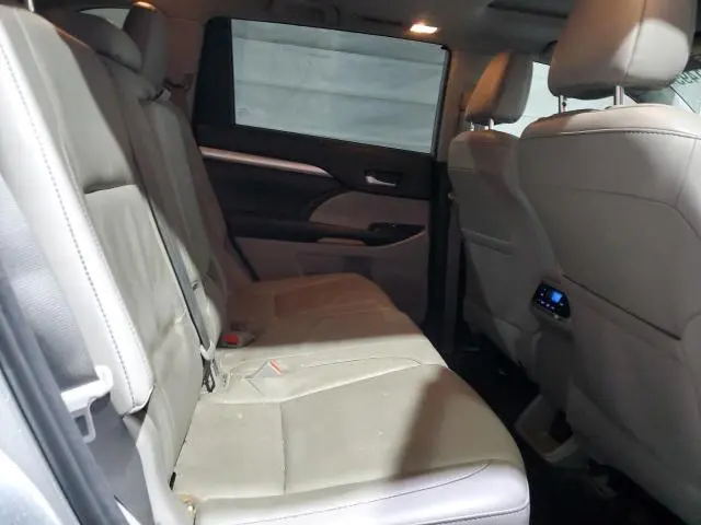 2018 TOYOTA HIGHLANDER SE  