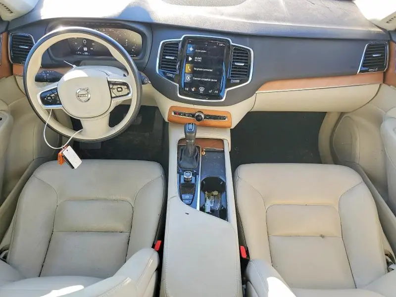 2022 VOLVO XC90 T6 MOMENTUM  