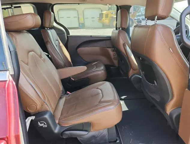 2017 CHRYSLER PACIFICA LIMITED  