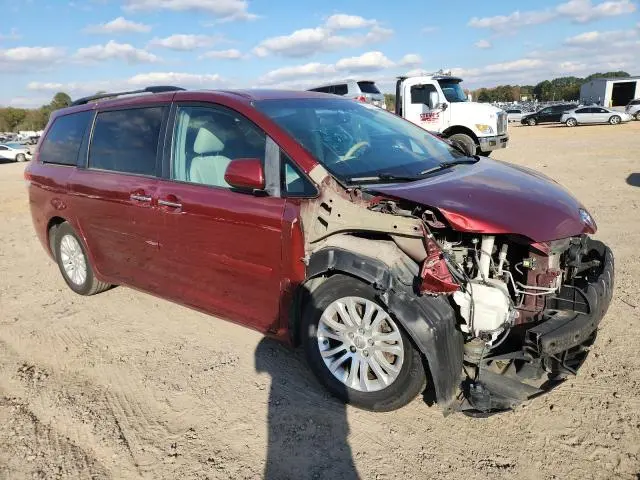 2011 TOYOTA SIENNA XLE  
