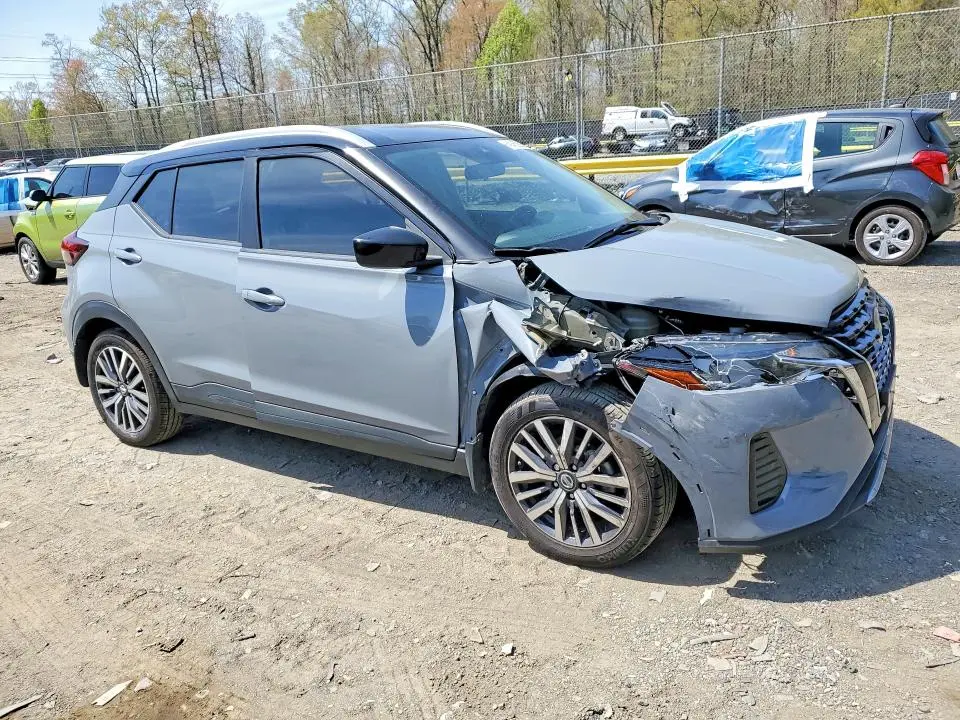 2021 NISSAN KICKS SV  