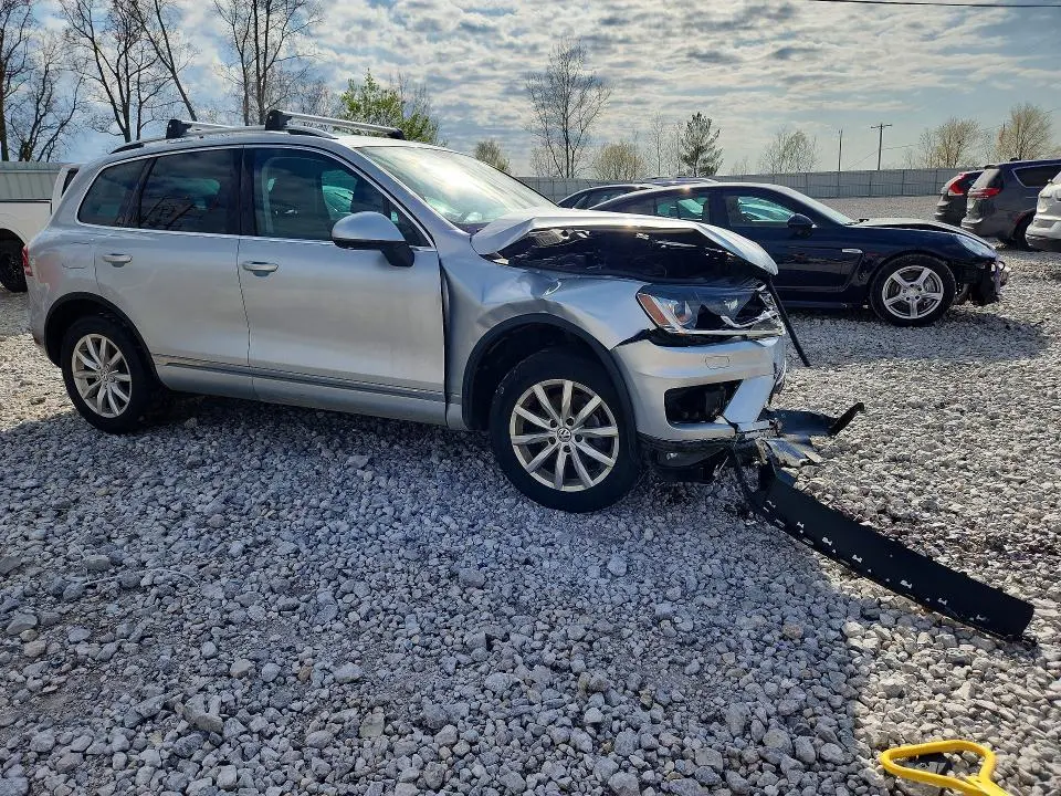 2015 VOLKSWAGEN TOUAREG V6  