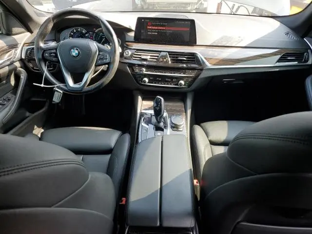 2019 BMW 530E   