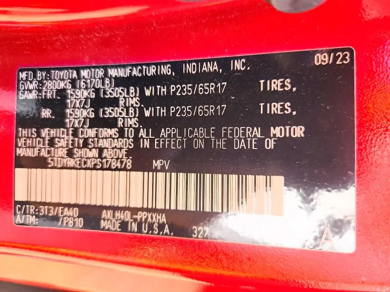 2023 TOYOTA SIENNA XLE  