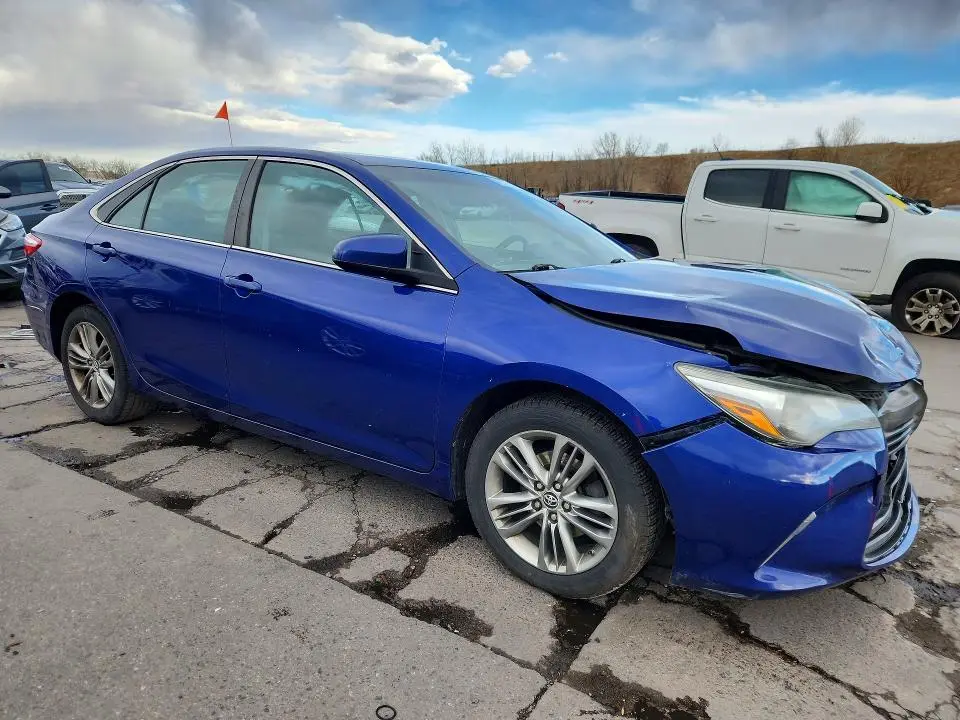 2016 TOYOTA CAMRY SE  