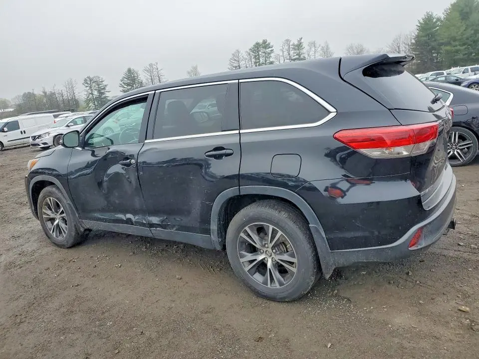 2019 TOYOTA HIGHLANDER LE  