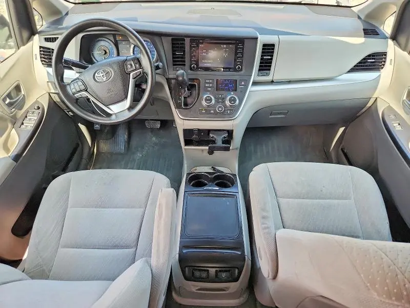 2020 TOYOTA SIENNA LE  