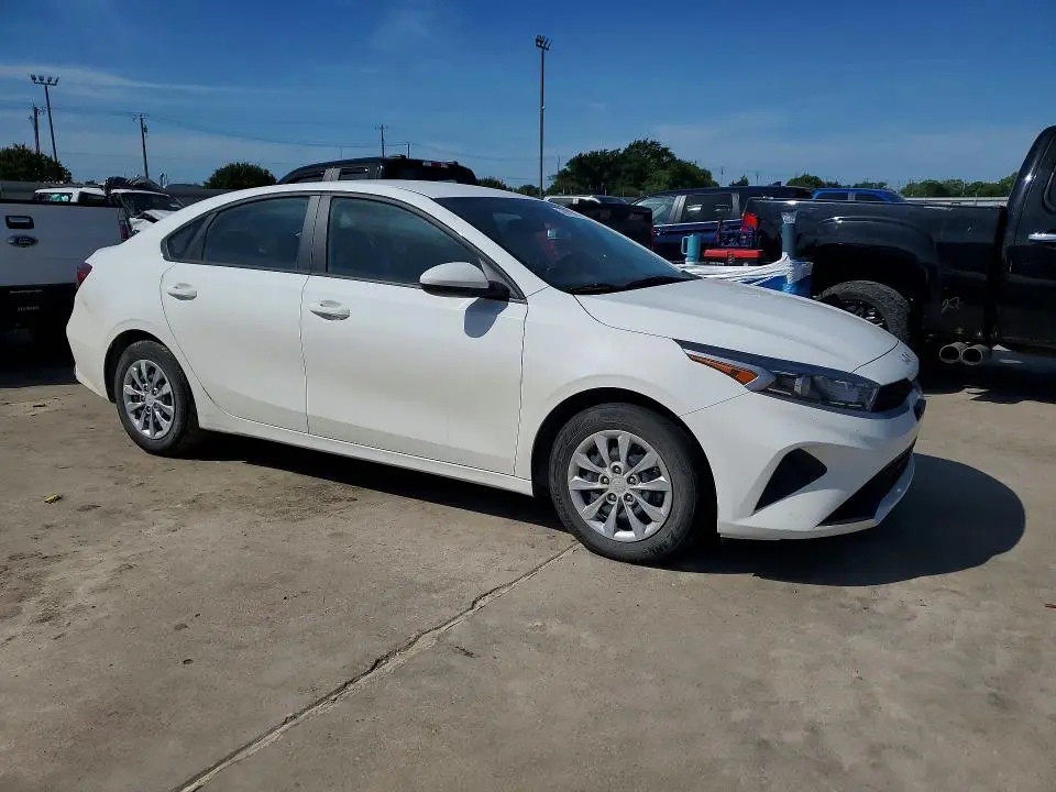 2023 KIA FORTE LX  