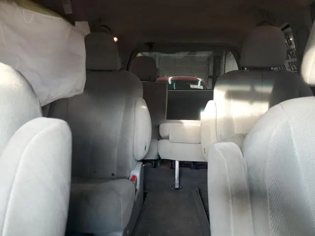 2011 TOYOTA SIENNA   