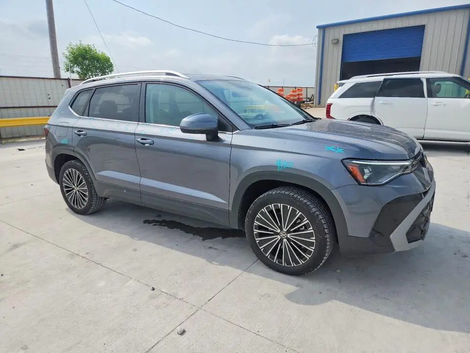 2025 VOLKSWAGEN TAOS SE  