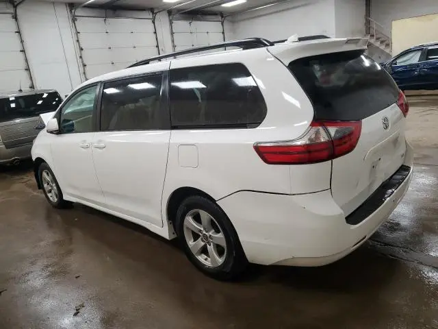 2020 TOYOTA SIENNA LE  