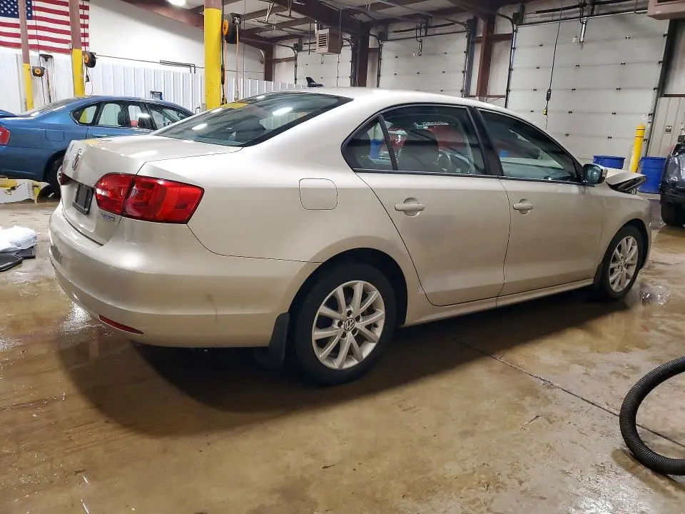 2012 VOLKSWAGEN JETTA SE  