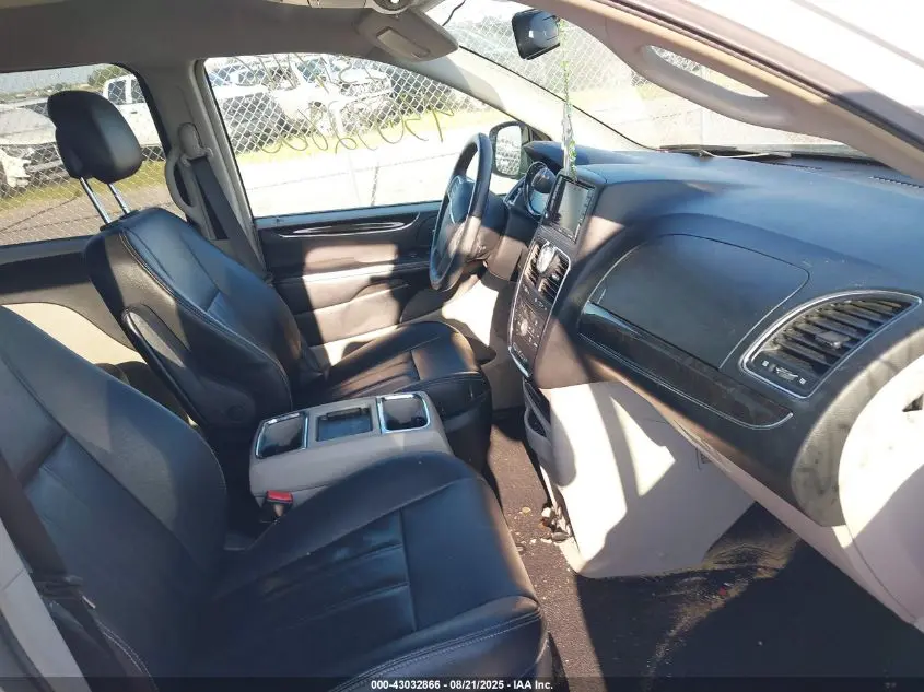 2016 CHRYSLER TOWN & COUNTRY TOURING