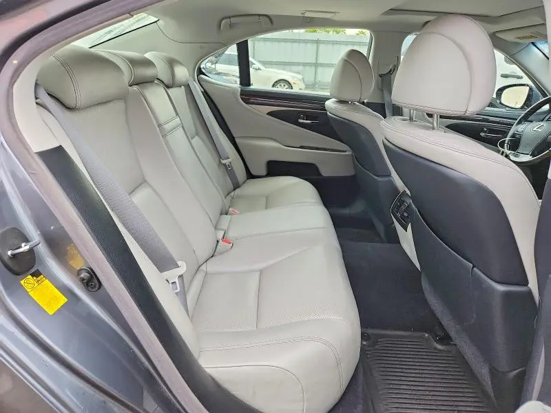2015 LEXUS LS 460  