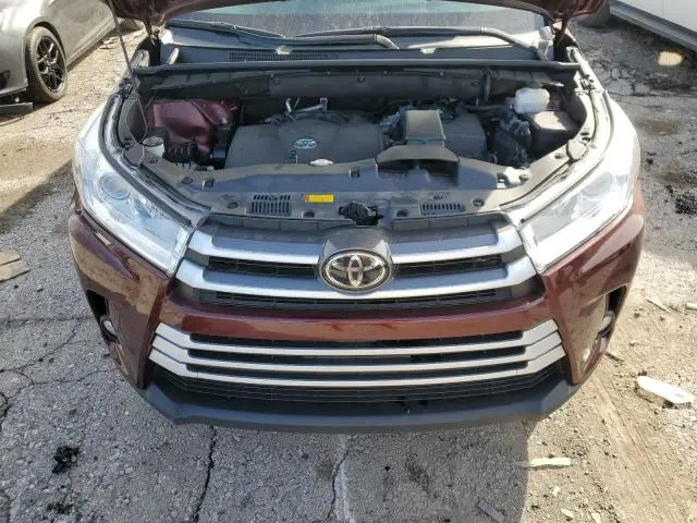 2019 TOYOTA HIGHLANDER SE  